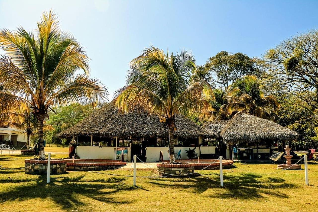 Hotel Y Restaurante El Texano 塔马索波 外观 照片